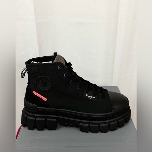 Palladium Black Revolt HI Top Traction Platform Lace-Up Canvas Boot/Hiker NWT - Picture 2 of 8